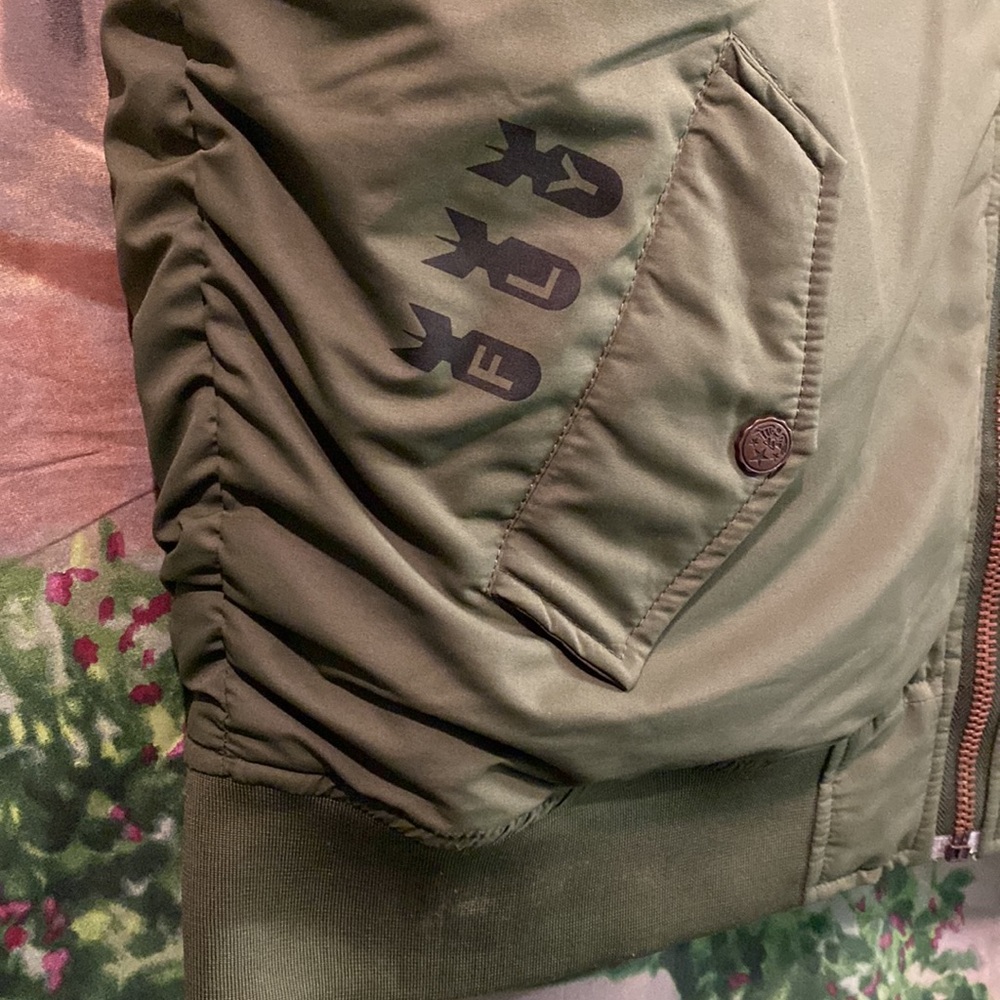 Born Fly puffer vest - Picture 7 of 16